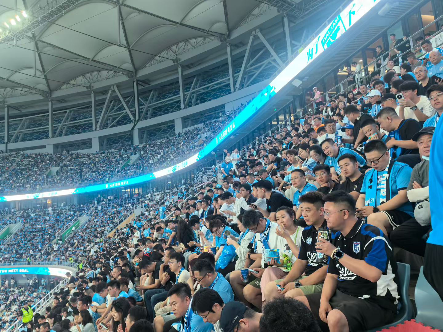 62,826 spectators set a new record for attendance at the Dalian Suoyu Bay Football Stadium